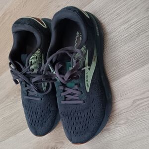 Brooks Black and Green Running Shoes